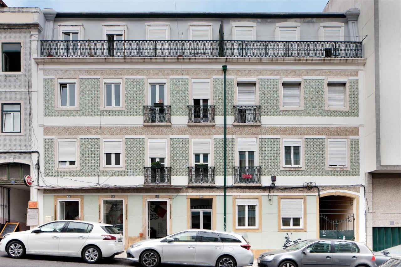 Room Lusiadas With Private Bathroom, Lisbon